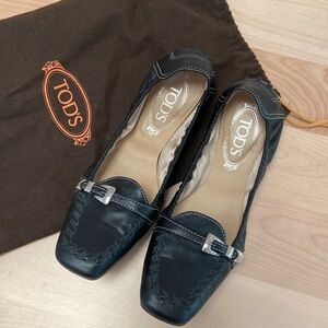 Tod’s classic black Italian leather & chrome ballet flats driving shoes size 8